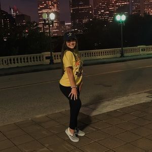 Meet your Posher, Lauren